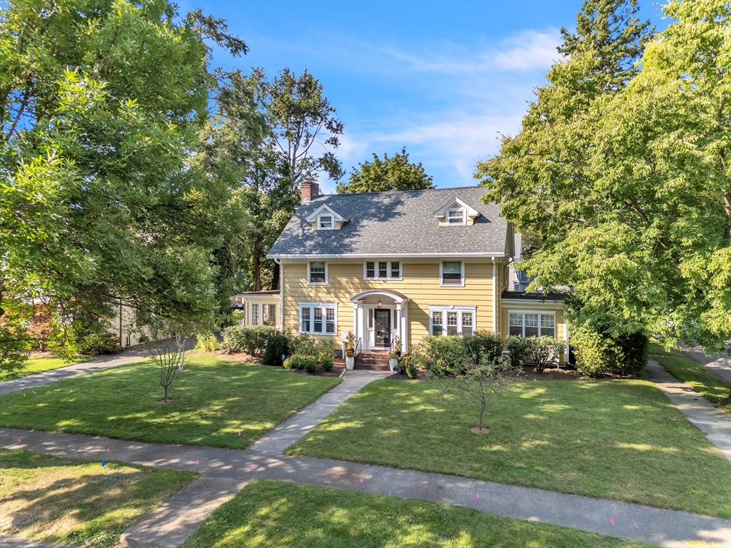 Photo 1 of 38 of 60 Farmington Avenue house