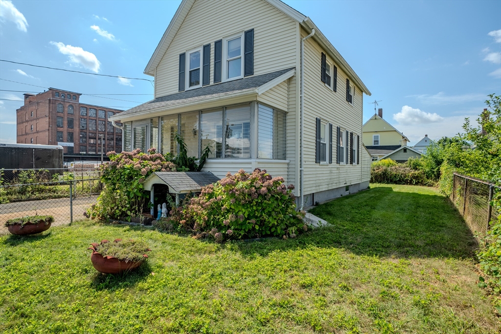 Photo 2 of 28 of 11 Hampshire Street house