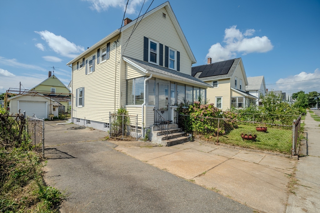 Photo 3 of 28 of 11 Hampshire Street house