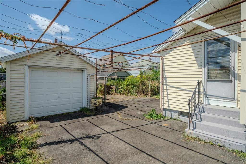 Photo 4 of 28 of 11 Hampshire Street house