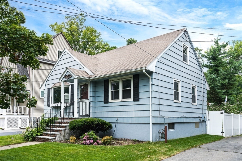 Photo 2 of 31 of 176 Webster  Street house