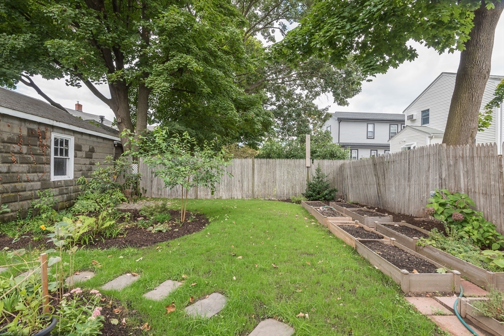 Photo 33 of 40 of 27 Benham St house