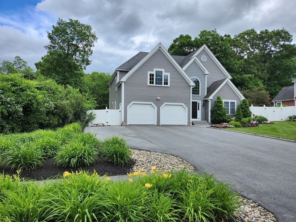 Photo 4 of 42 of 20 Woodridge Rd house