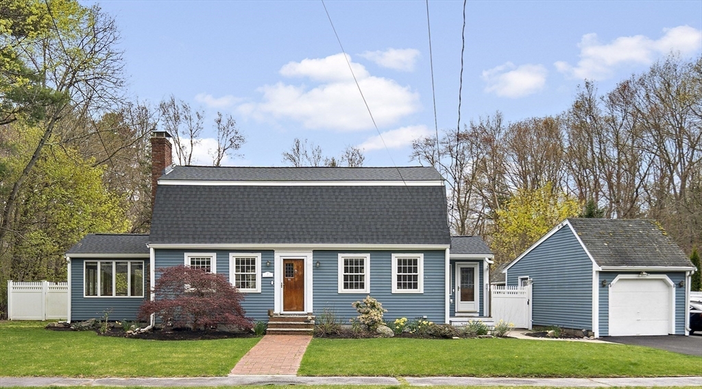 Photo 1 of 36 of 2 Pine Glen Drive house