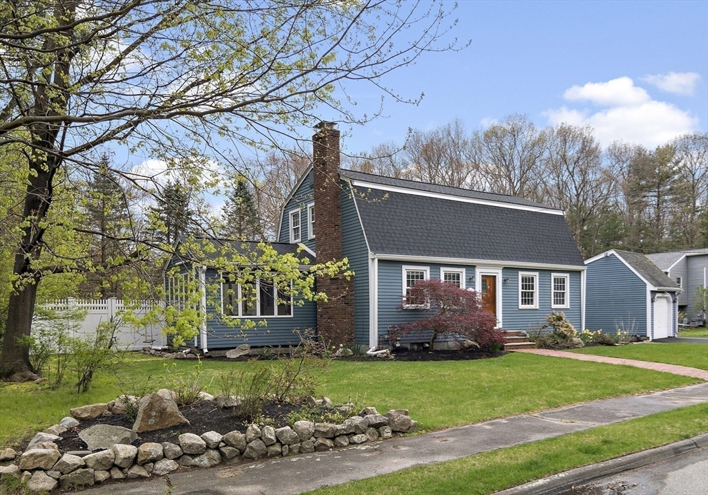 Photo 3 of 36 of 2 Pine Glen Drive house