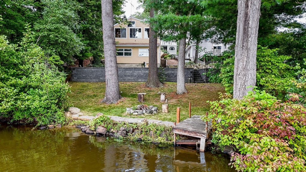 Photo 4 of 39 of 11 Shore Rd house