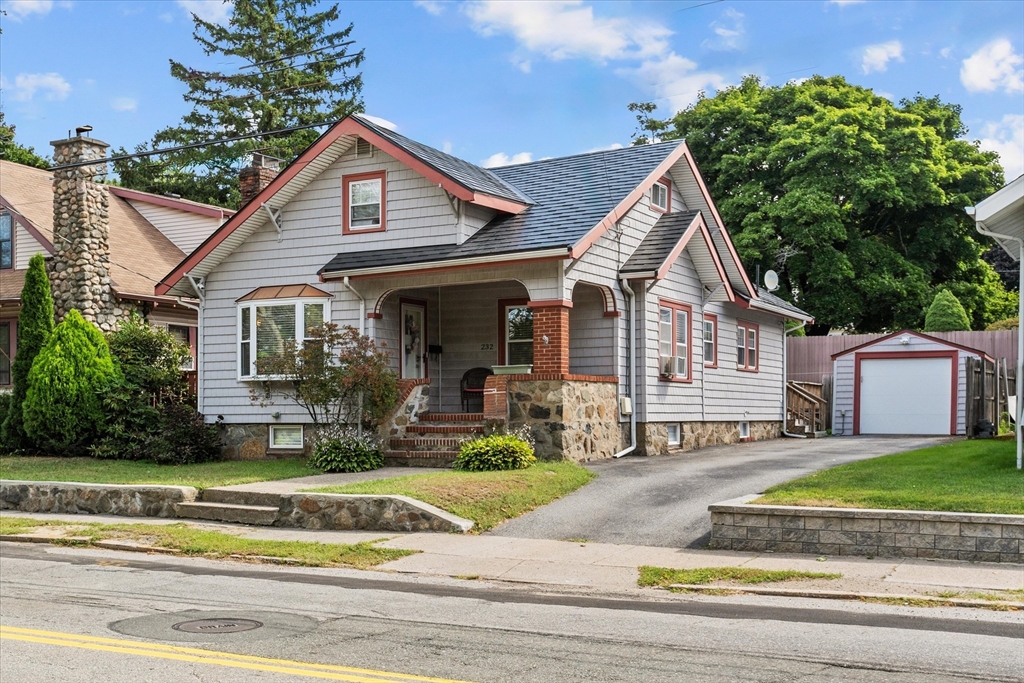 Photo 1 of 41 of 232 Lynn St house