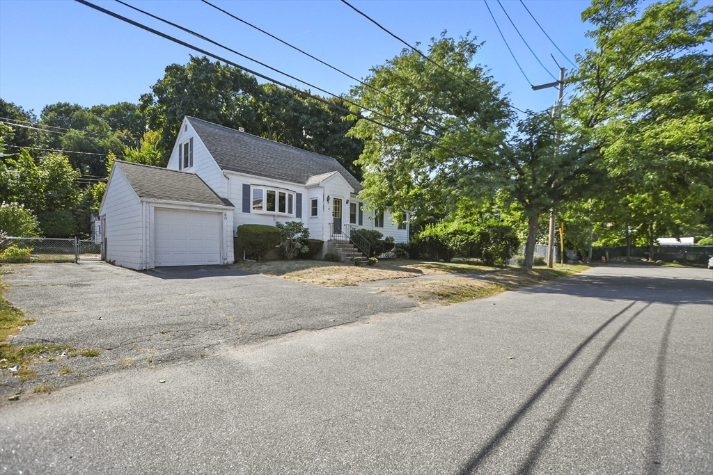 Photo 2 of 23 of 48 Dexter Street house