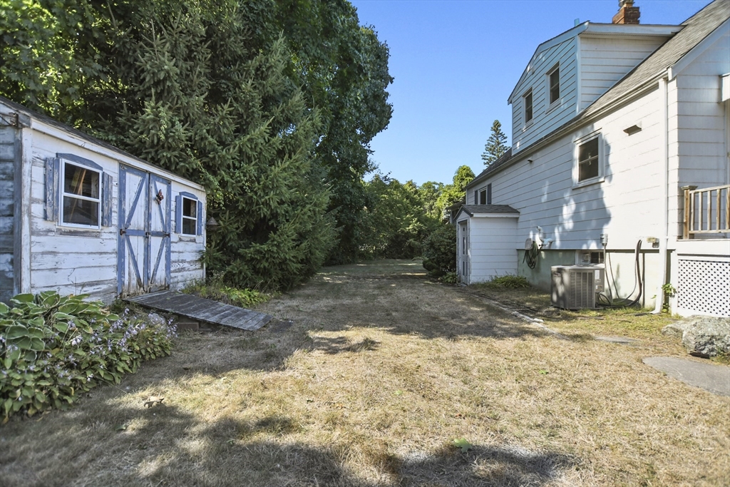 Photo 5 of 23 of 48 Dexter Street house