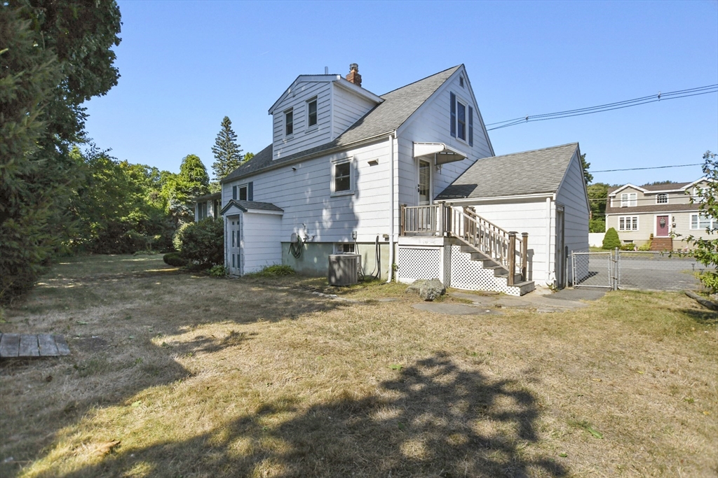 Photo 6 of 23 of 48 Dexter Street house