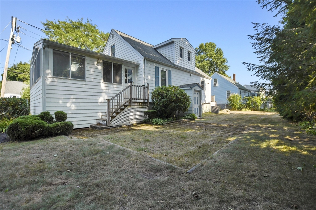 Photo 8 of 23 of 48 Dexter Street house