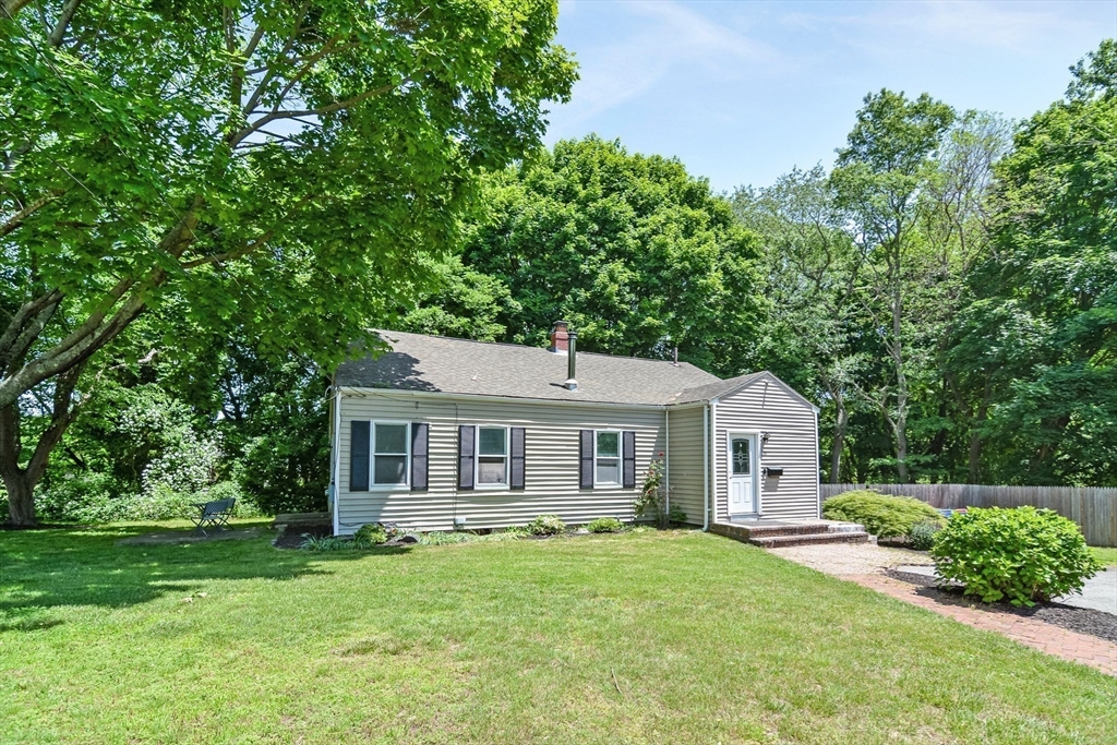 Photo 2 of 28 of 26 S Fuller St house