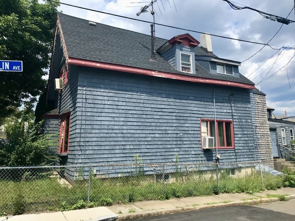 Photo 6 of 22 of 60 Franklin St house