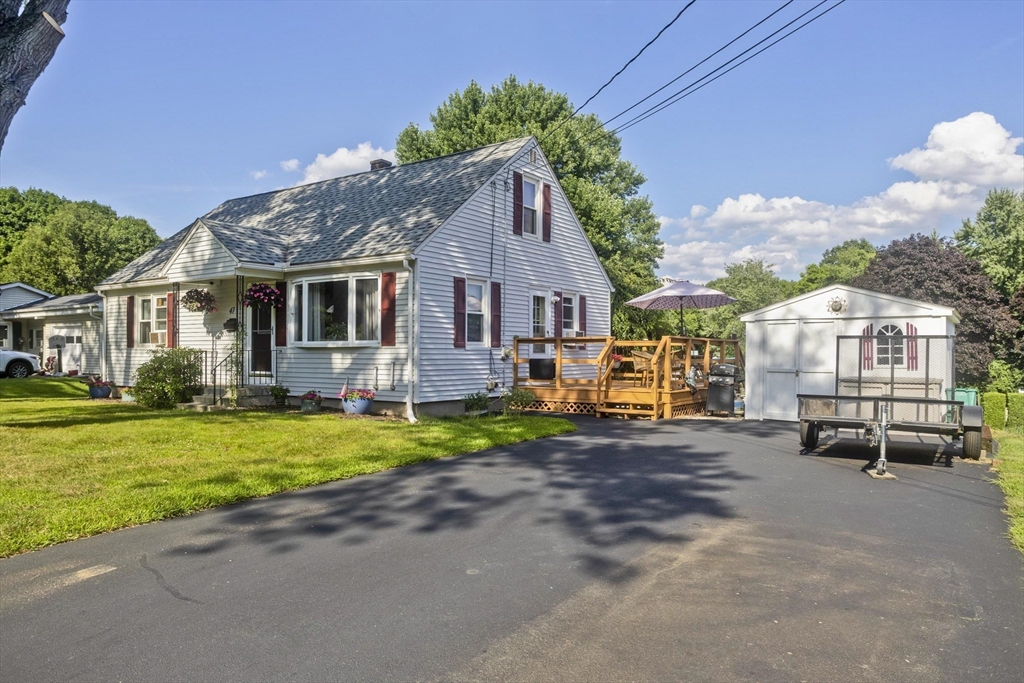 Photo 5 of 39 of 47 Searle Rd house