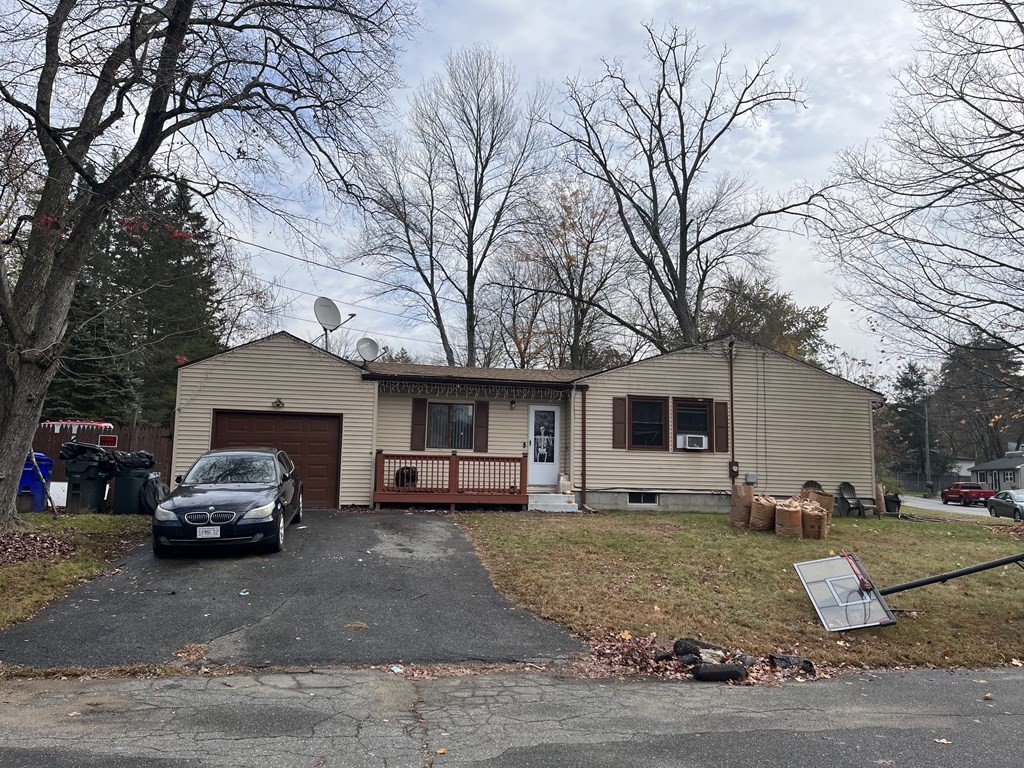 Photo 3 of 14 of 379 Newhouse St house