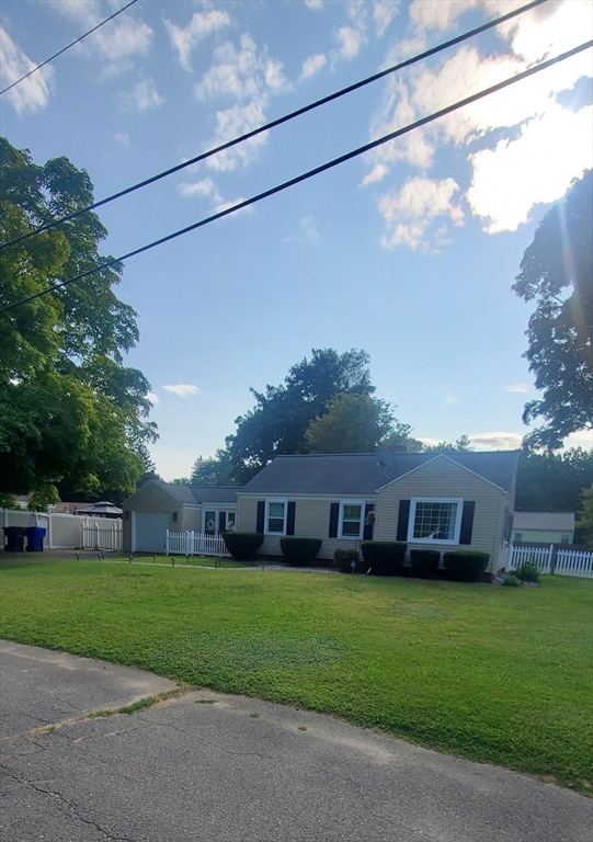 Photo 3 of 33 of 14 Brookside Circle house