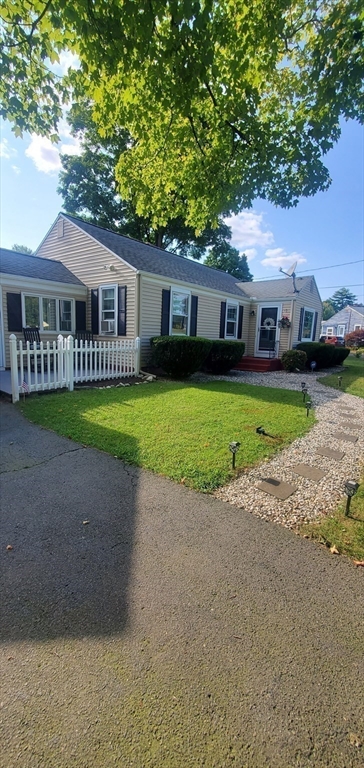 Photo 6 of 33 of 14 Brookside Circle house