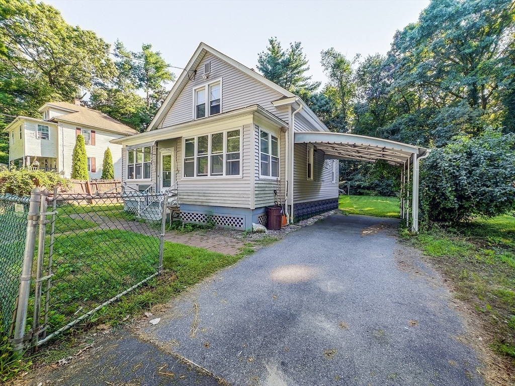 Photo 2 of 16 of 10 Saint Lawrence Ave house