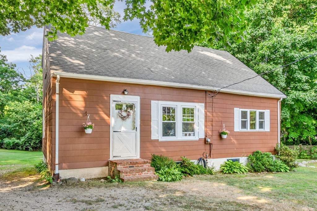 Photo 1 of 36 of 176 Topsfield Rd house