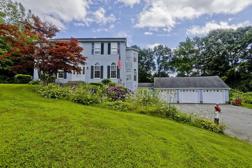 Photo 3 of 41 of 245 Monson Rd house