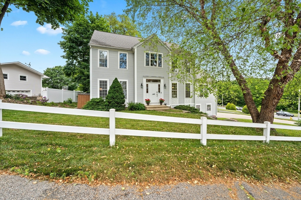 Photo 2 of 42 of 149 Winifred Ave house