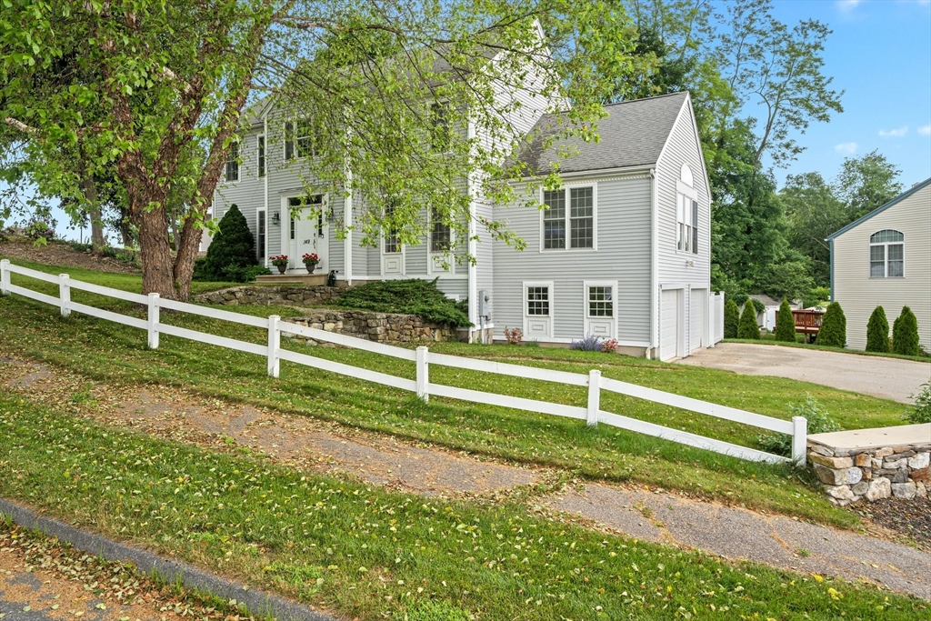 Photo 5 of 42 of 149 Winifred Ave house