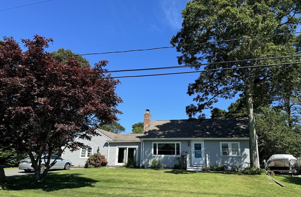 Photo 3 of 42 of 112 Captain Lothrop Rd house