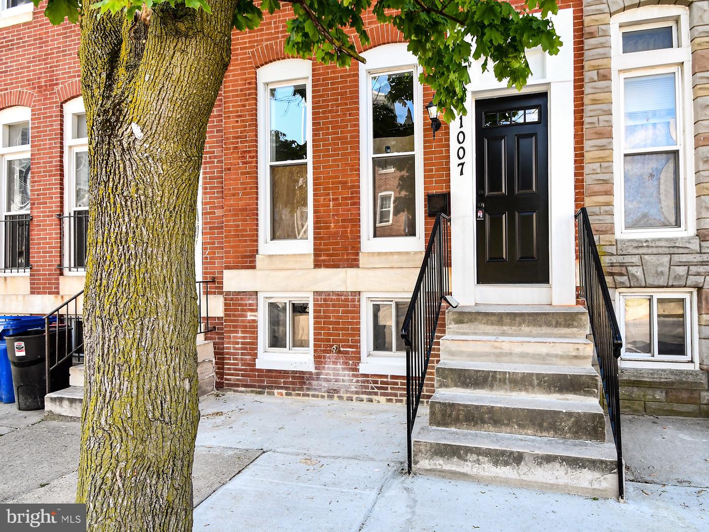 Photo 14 of 49 of 1007 W Fayette St townhome