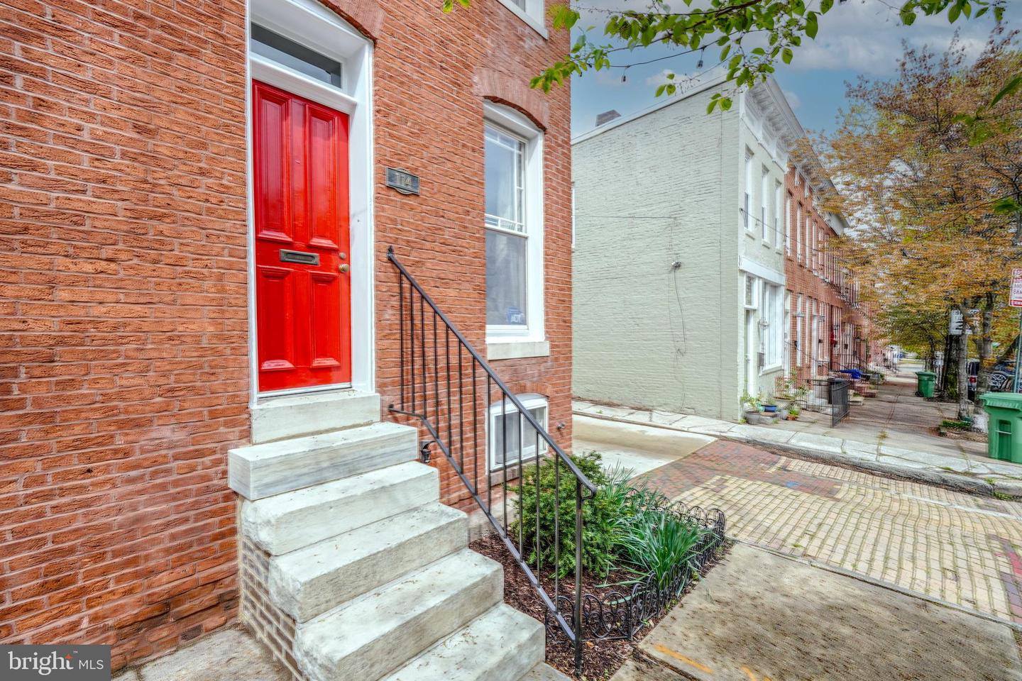 Photo 3 of 33 of 114 N Collington Ave townhome