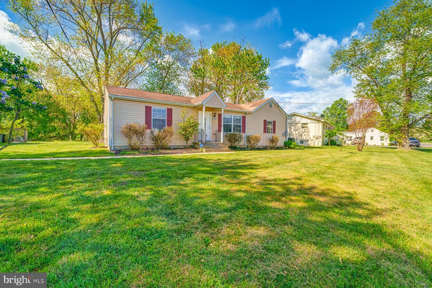 Photo 4 of 61 of 10108 Allentown Rd house