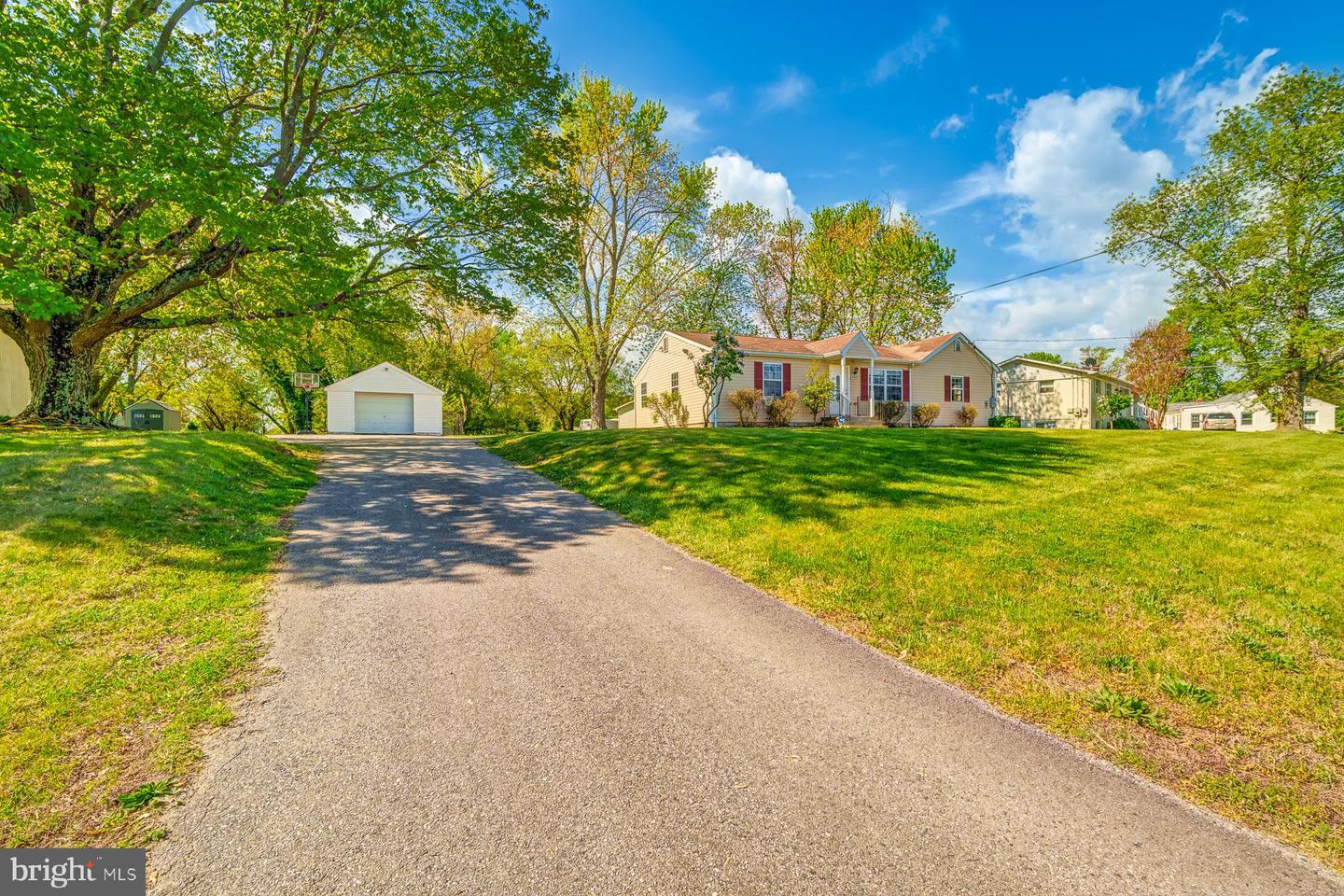 Photo 5 of 61 of 10108 Allentown Rd house