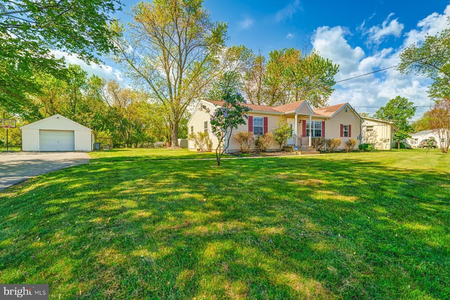 Photo 6 of 61 of 10108 Allentown Rd house