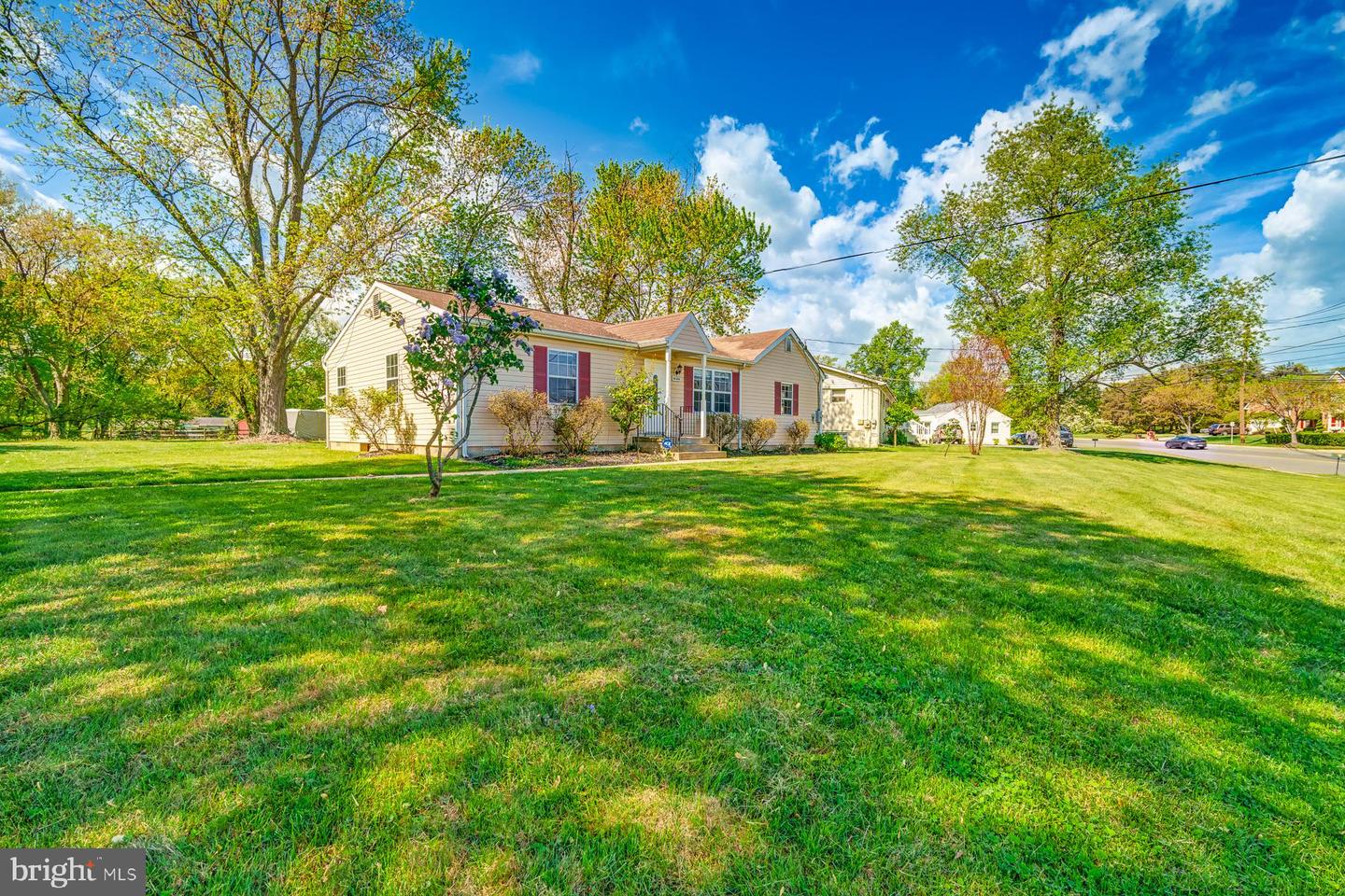 Photo 7 of 61 of 10108 Allentown Rd house