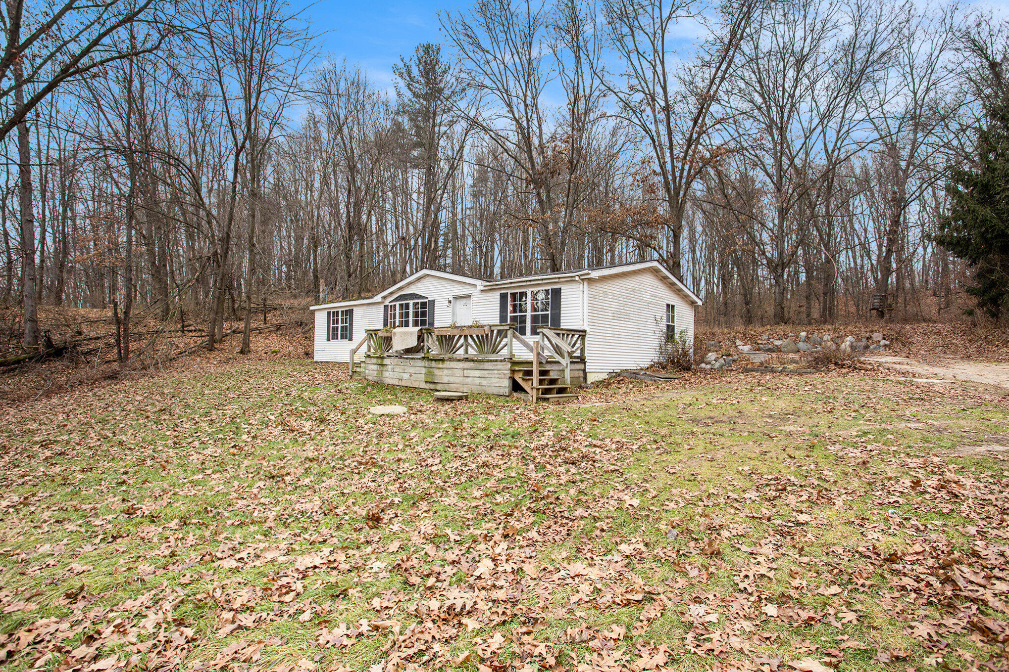 Photo 4 of 24 of 1417 Grand River Drive NE mobile home