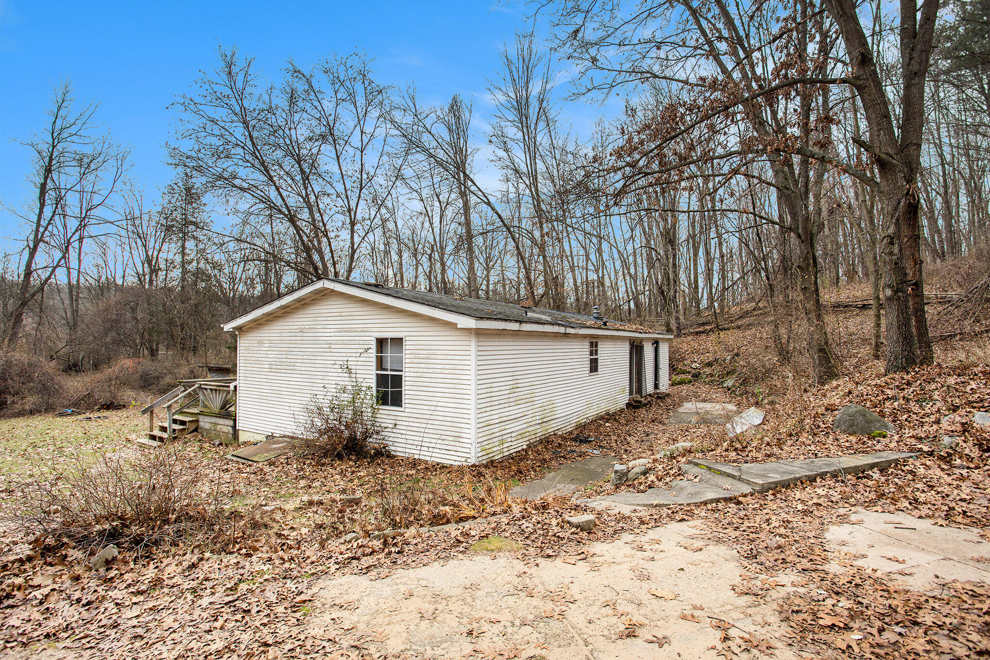 Photo 7 of 24 of 1417 Grand River Drive NE mobile home