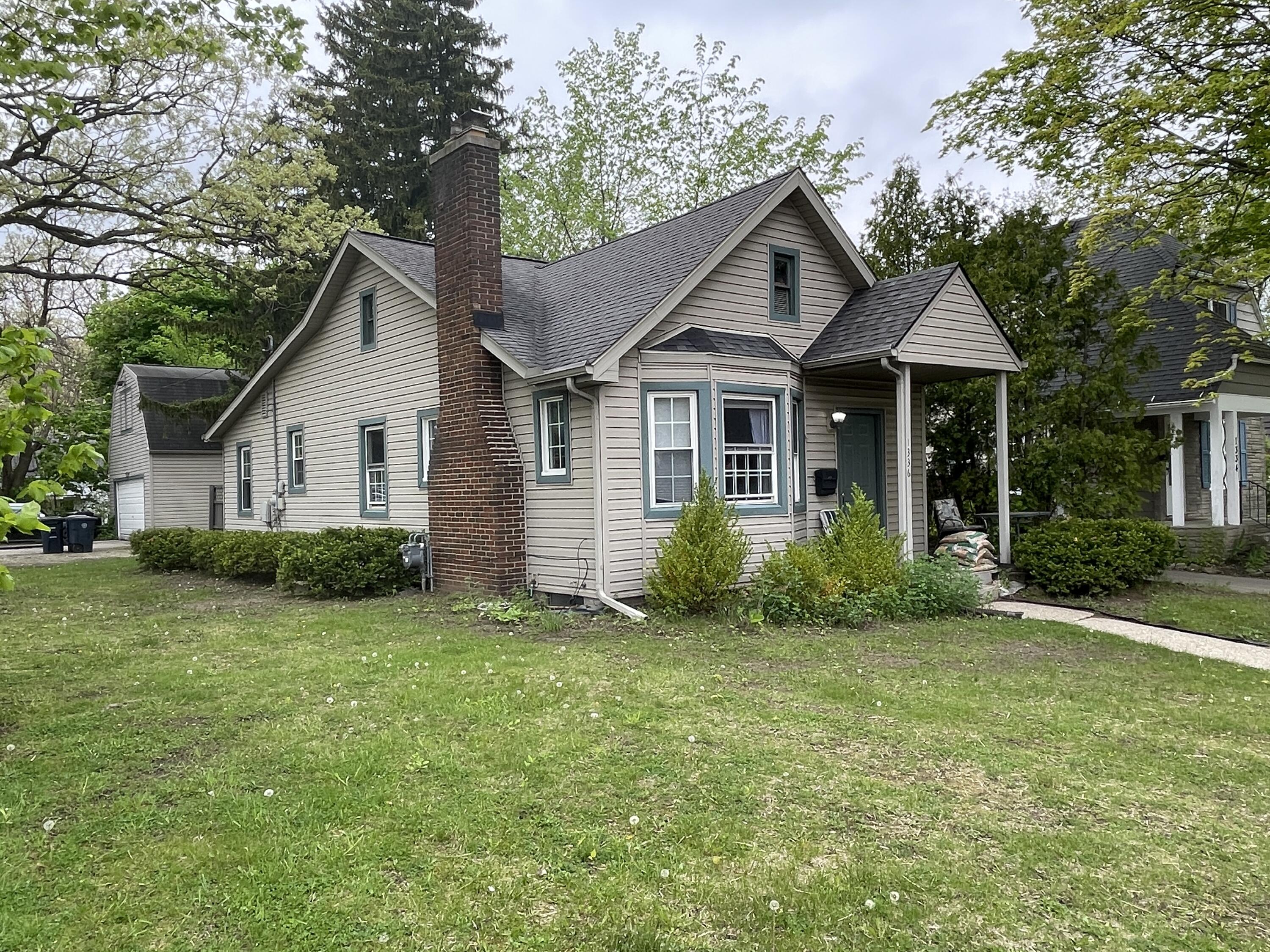 Photo 1 of 34 of 1336 Hutchins Avenue house