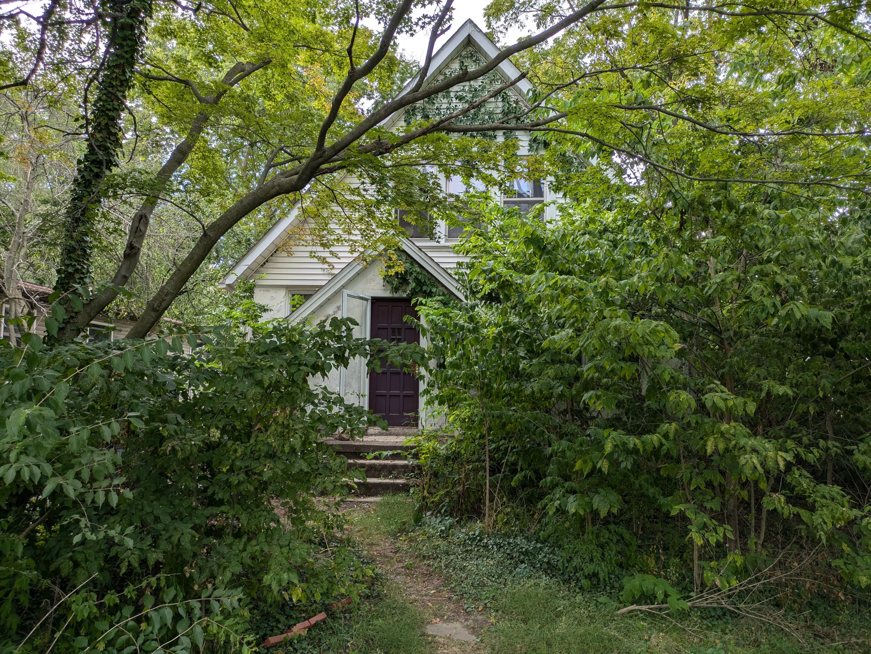 Photo 2 of 26 of 1435 Harpst Street house