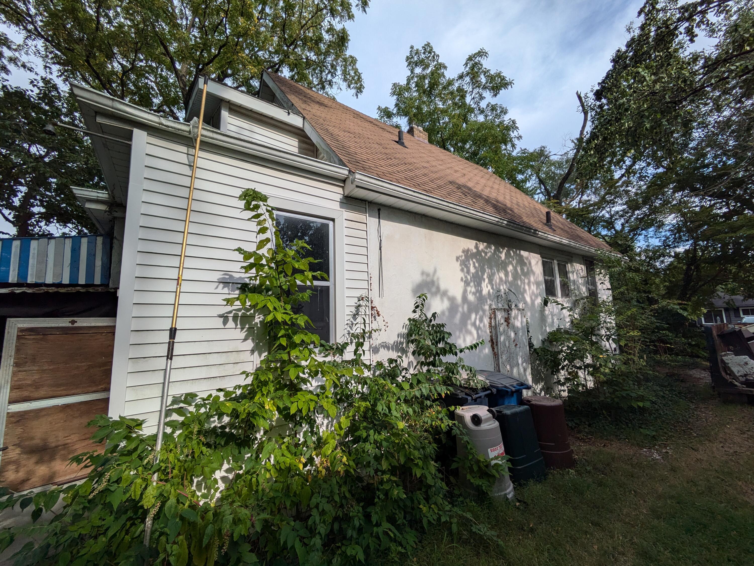 Photo 3 of 26 of 1435 Harpst Street house