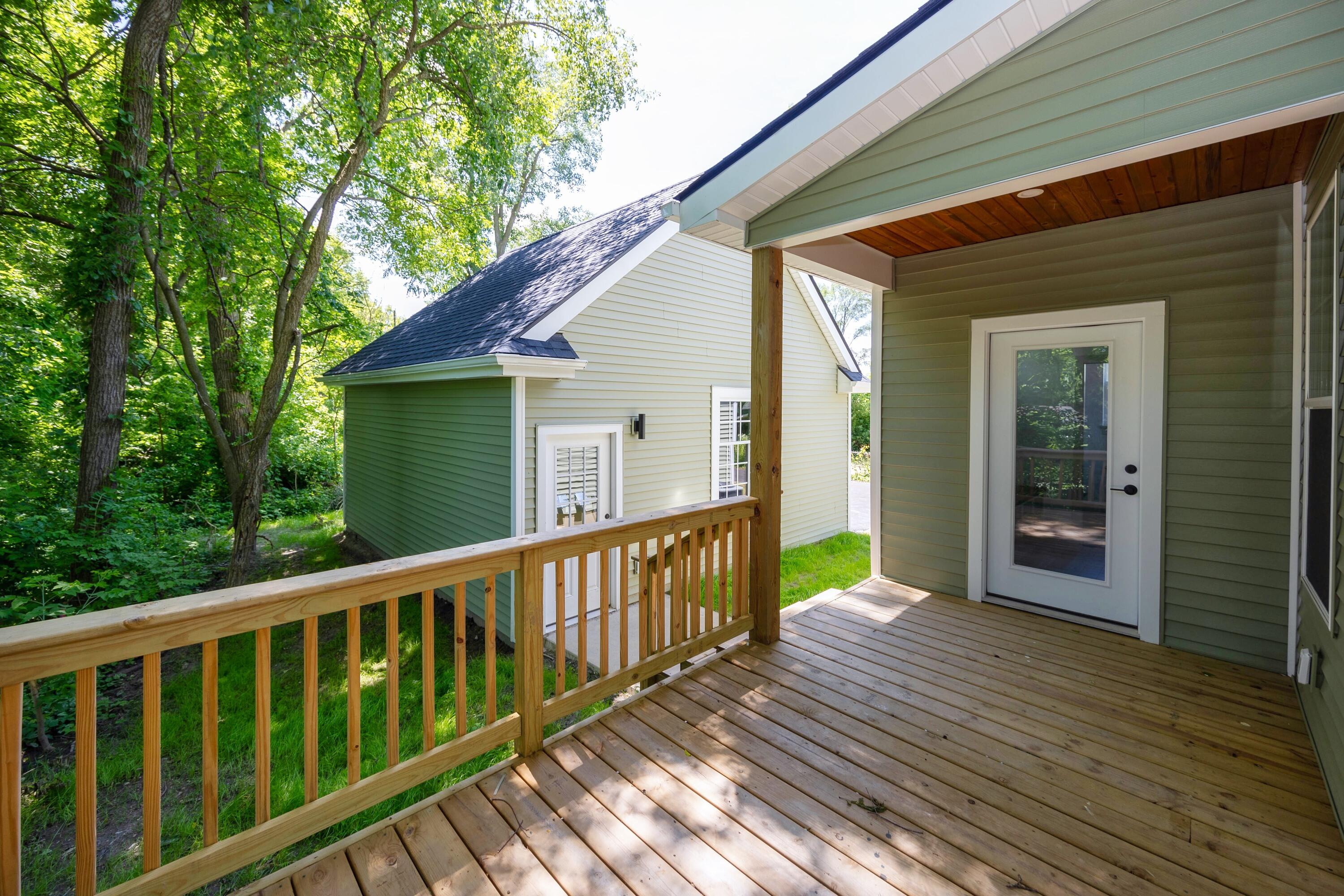 Photo 6 of 6 of 1282 Jewett Avenue house