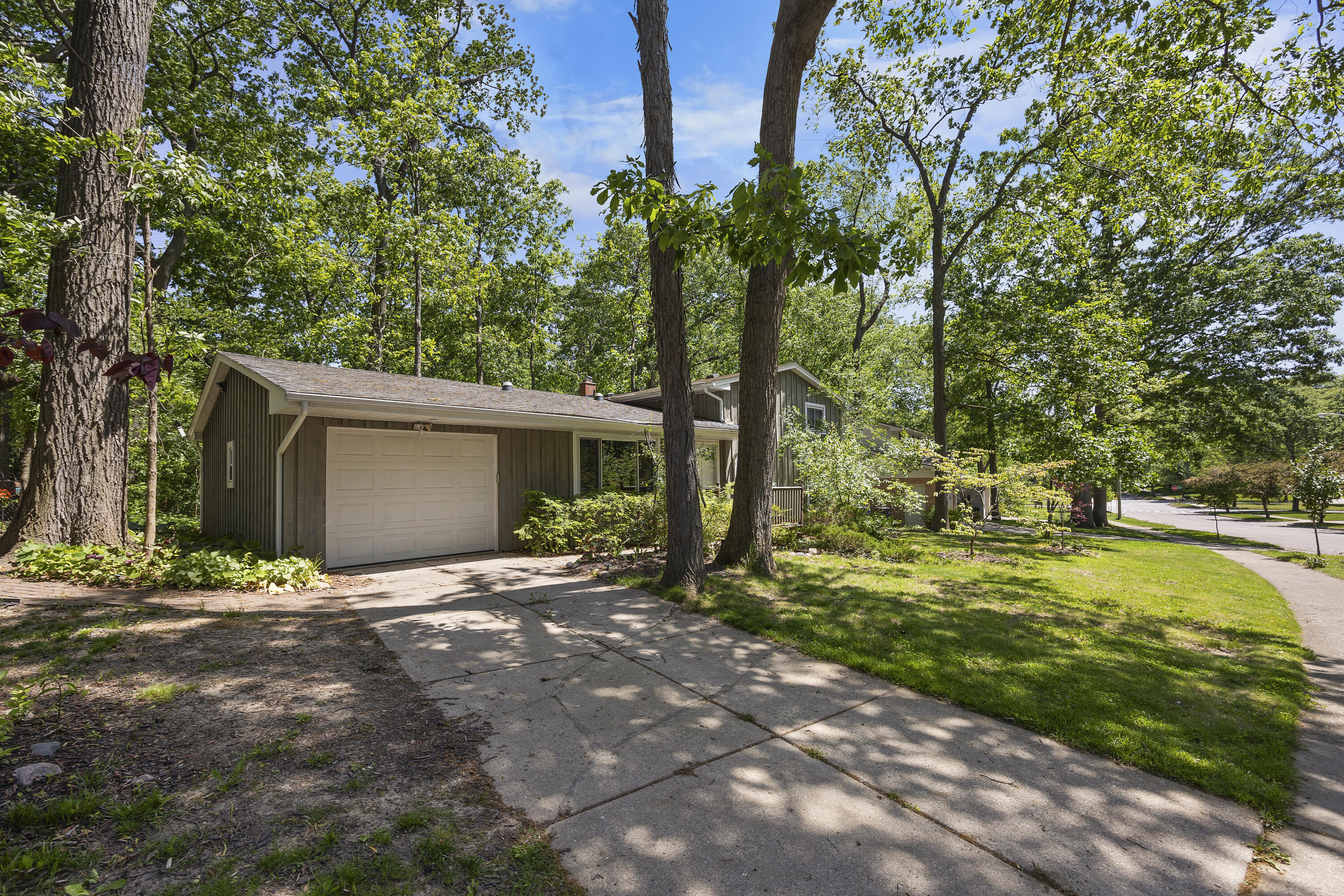 Photo 3 of 30 of 1126 Kuehnle Avenue house