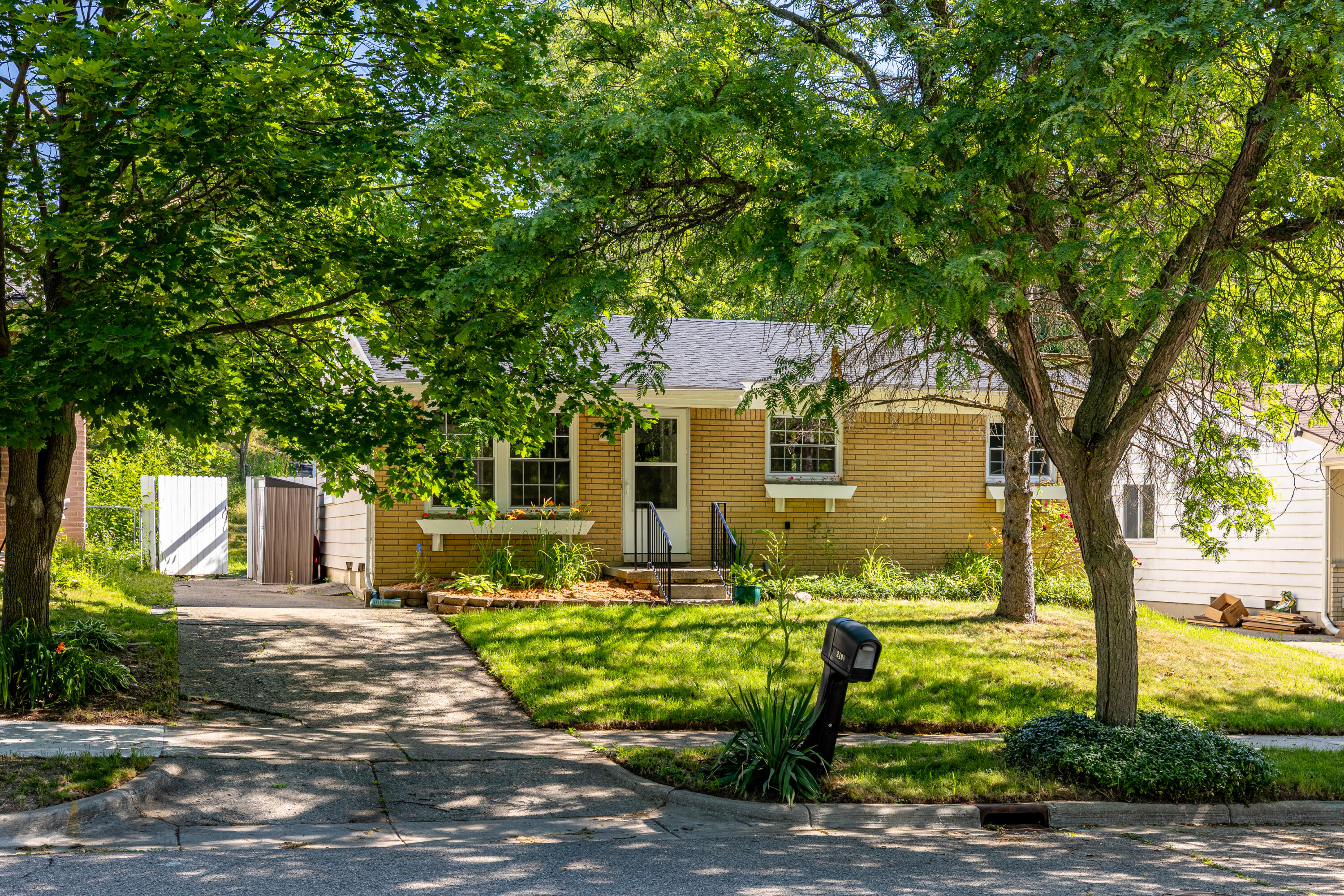 Photo 4 of 55 of 2104 Winewood Avenue house