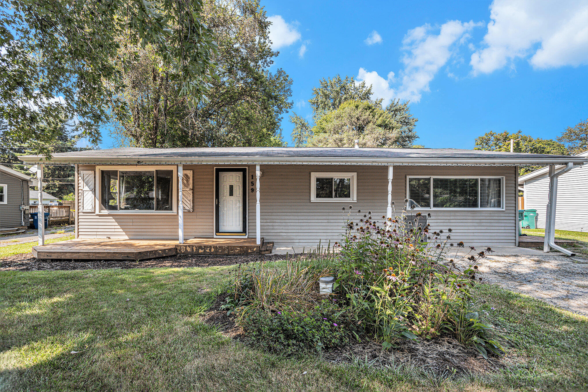 Photo 2 of 26 of 159 Maplehurst Boulevard house