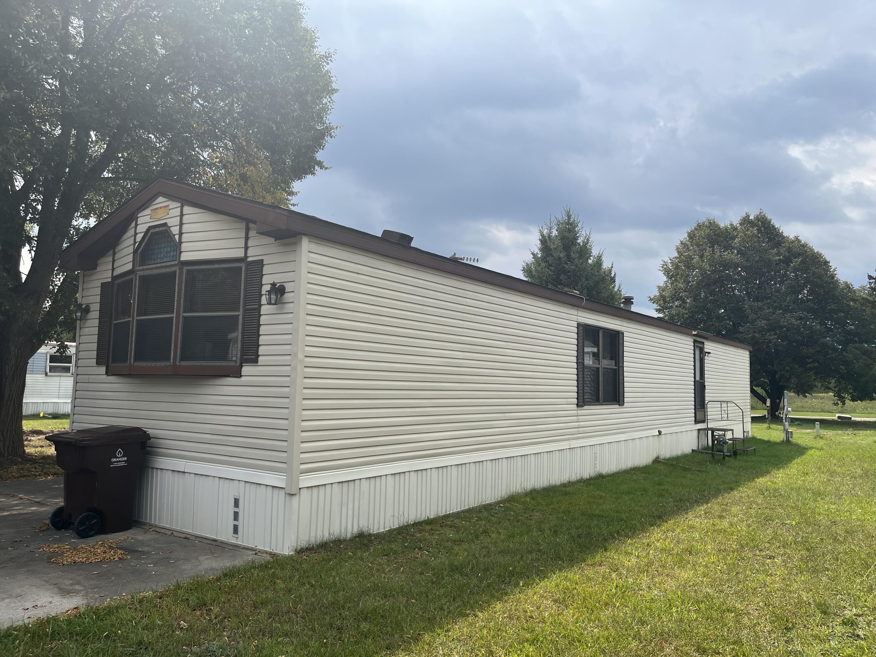 Photo 3 of 19 of 1527 W W STATE ST Street 110 mobile home