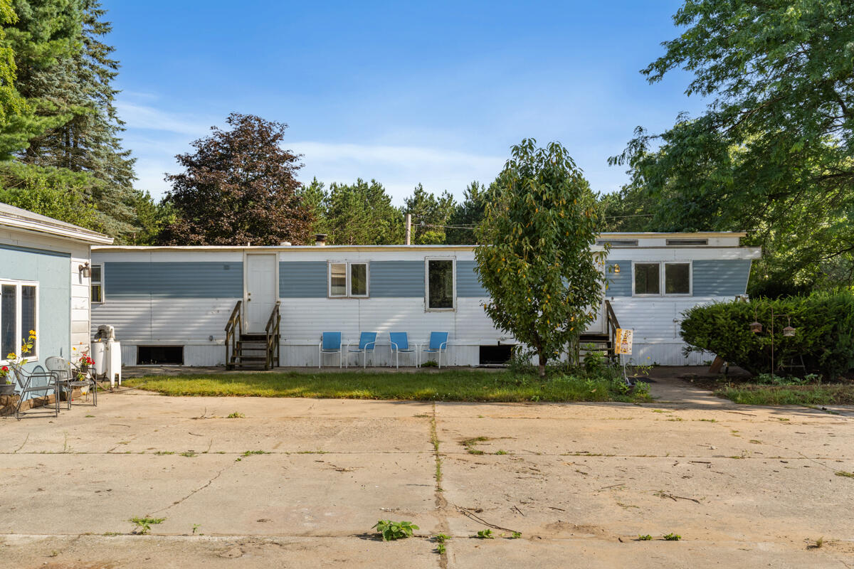 Photo 6 of 28 of 3615 S Lilac Lane mobile home