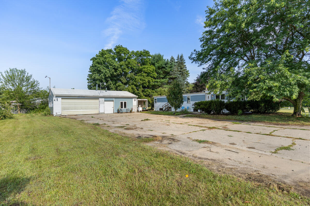 Photo 7 of 28 of 3615 S Lilac Lane mobile home