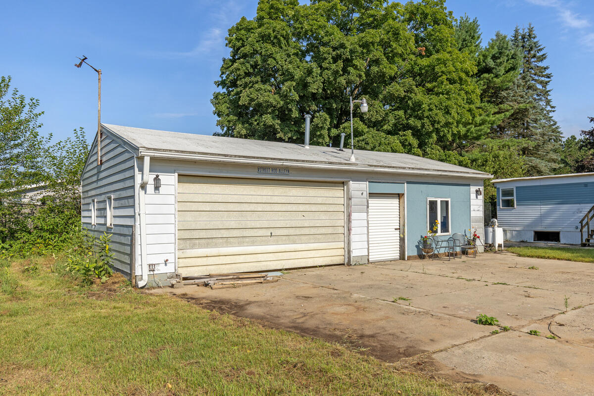 Photo 9 of 28 of 3615 S Lilac Lane mobile home