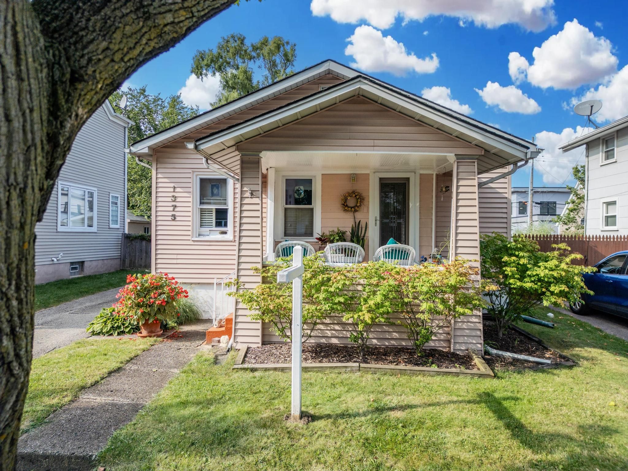 Photo 3 of 15 of 1375 RUFFNER Avenue house