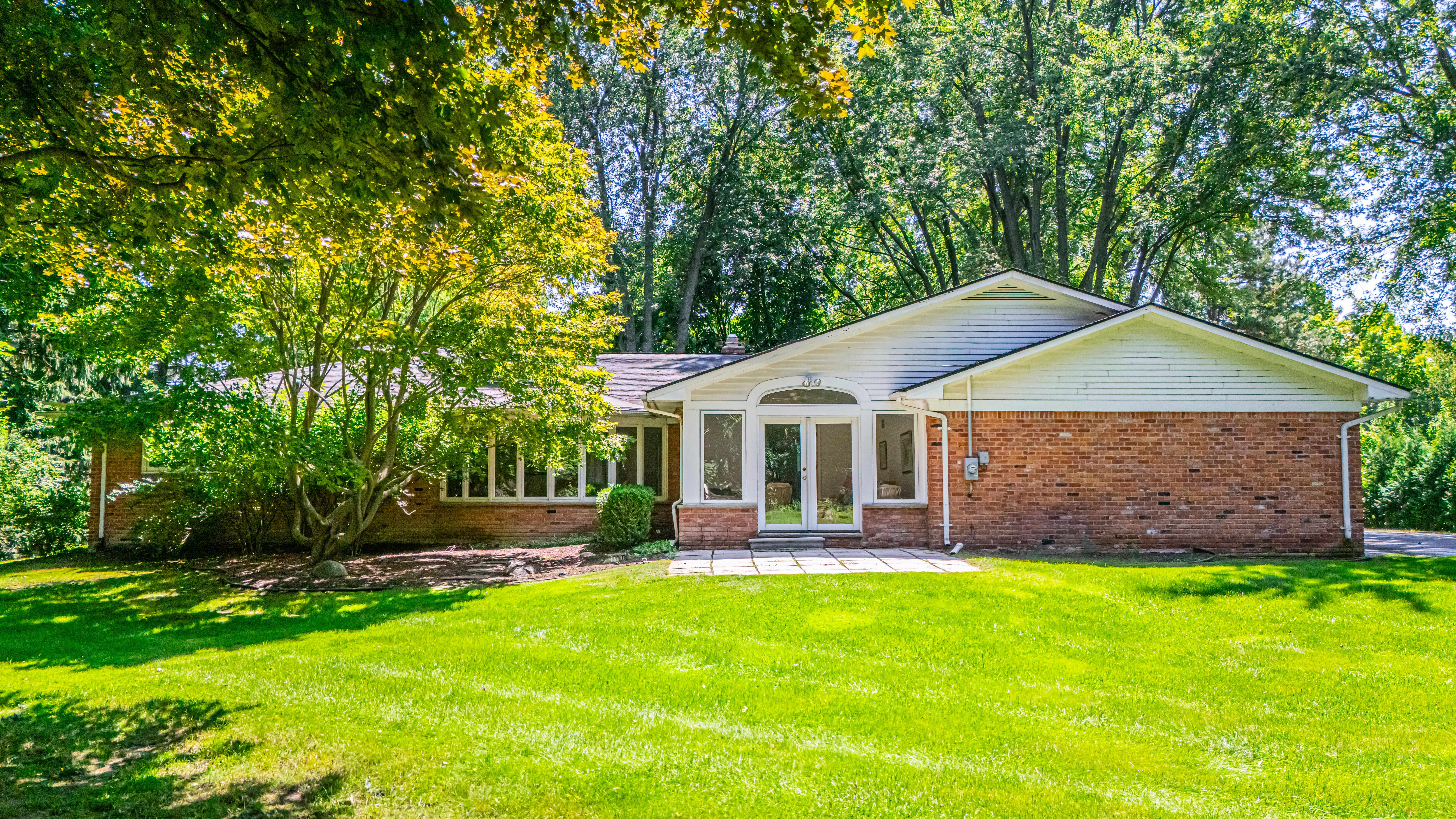 Photo 15 of 16 of 4546 NIAGARA Lane house