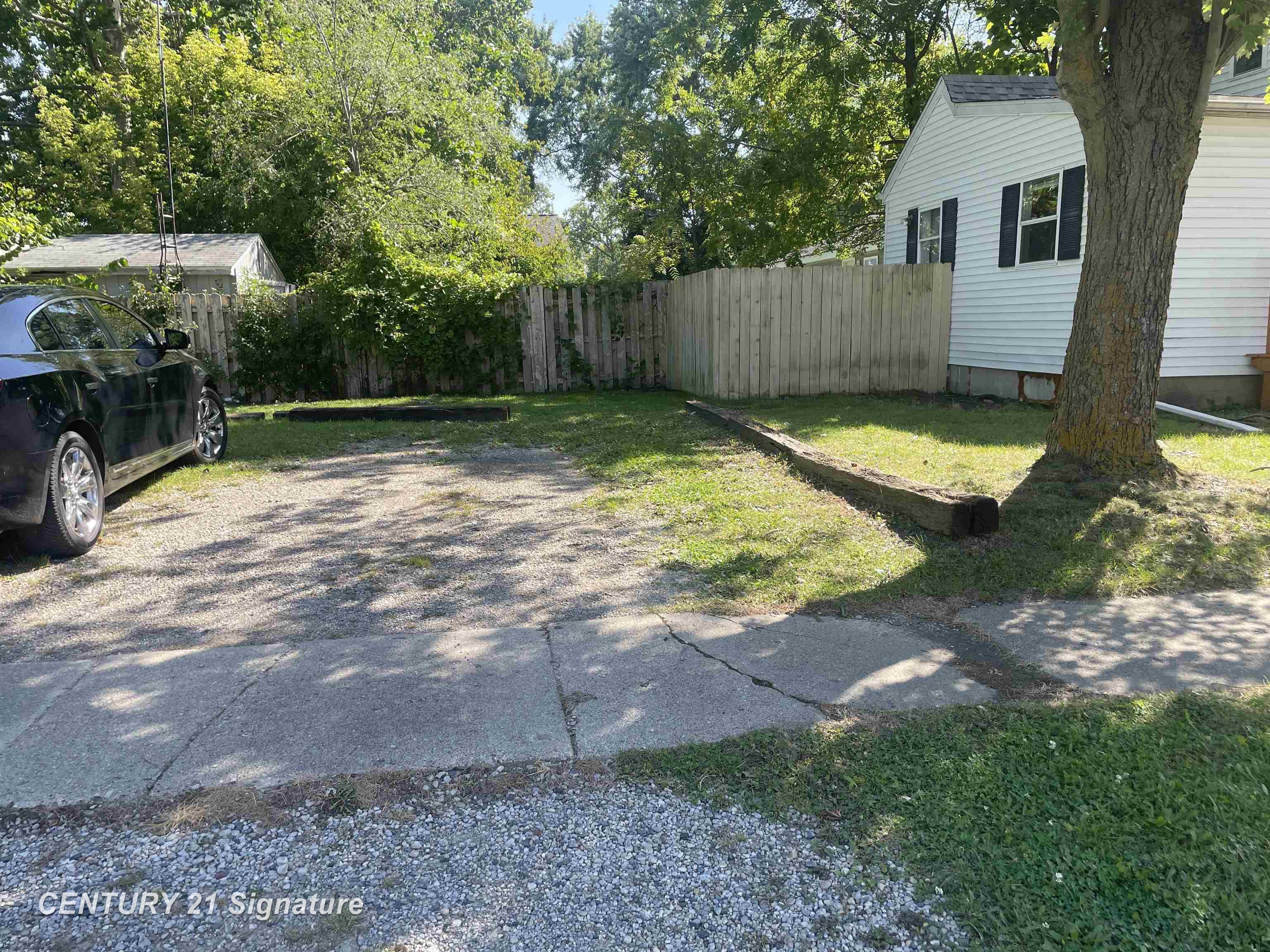 Photo 14 of 14 of 2097 E  Scottwood Avenue house