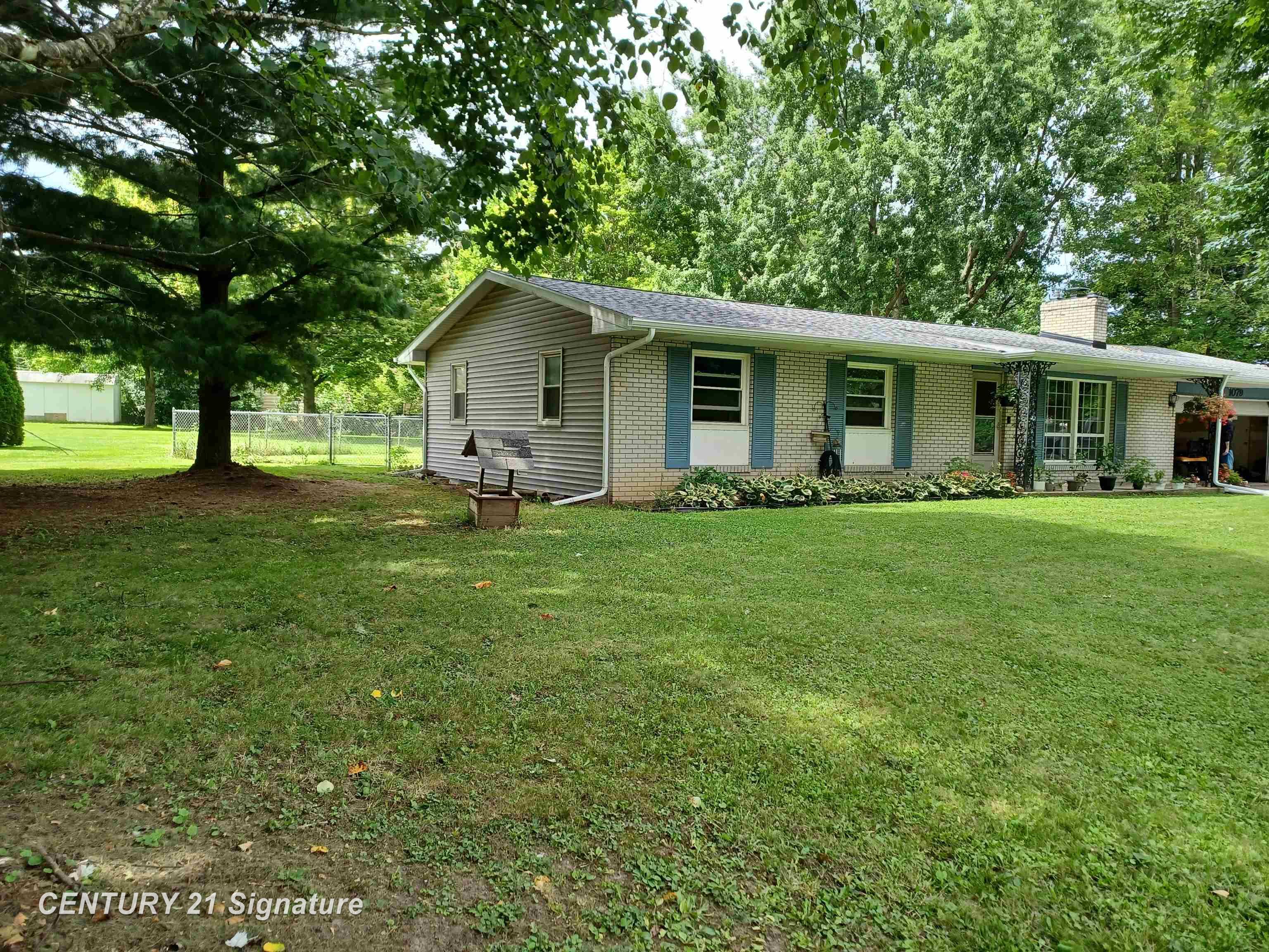 Photo 2 of 25 of 1079 Arrowhead Drive house